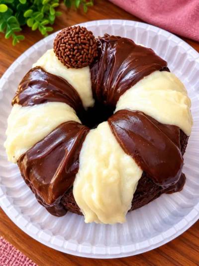 Produto Mini bolo de chocolate com cobertura dois amores