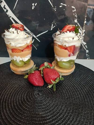 Produto Copo da Felicidade Frutas com Creme Chantilly
